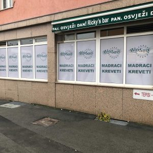 oslikavanje-izloga-15 obljepljivanje izloga folijom